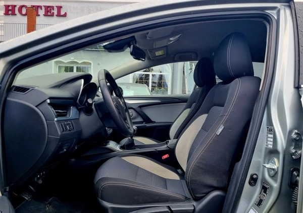 Toyota Avensis cena 59900 przebieg: 161000, rok produkcji 2016 z Wleń małe 232